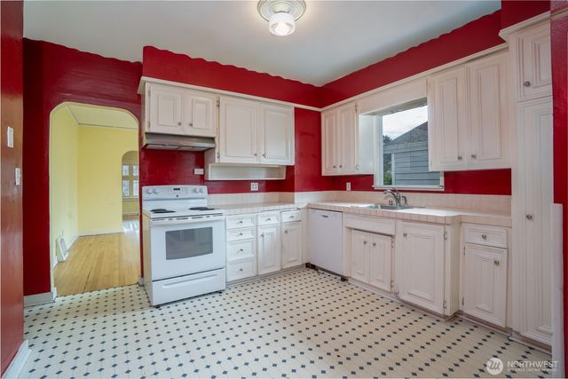 2214 N Washington Street, Tacoma, WA 98406