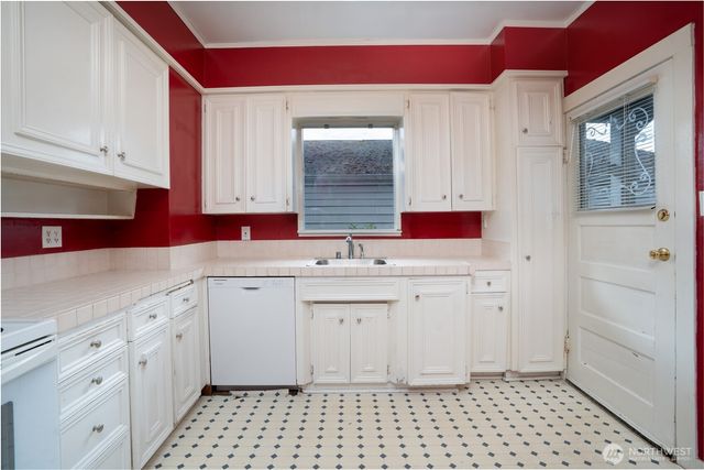2214 N Washington Street, Tacoma, WA 98406