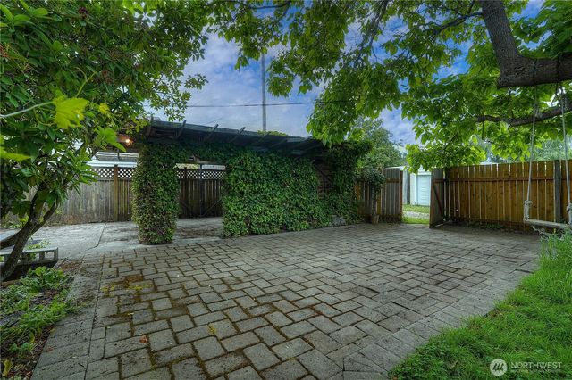 2214 N Washington Street, Tacoma, WA 98406
