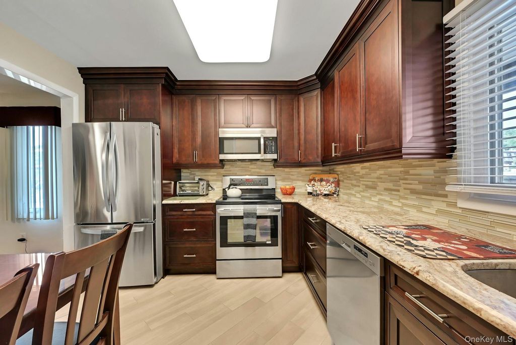 9 Heritage Drive A, New City, NY 10956 — photo 3