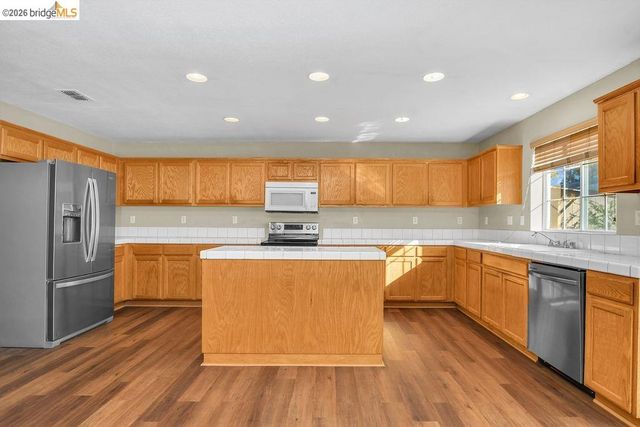 2004 Hedge Way, Brentwood, CA 94513