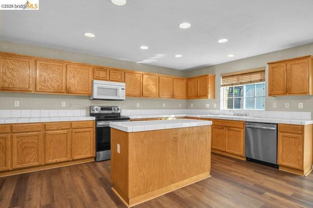 2004 Hedge Way, Brentwood, CA 94513