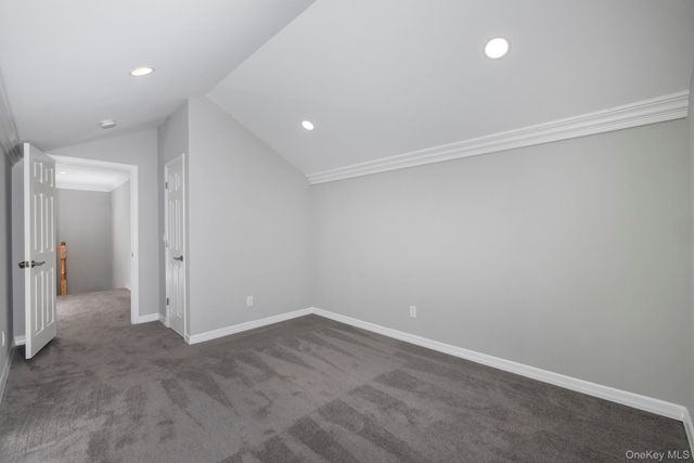 37 Oak Ridge Circle 37, Ridge, NY 11961