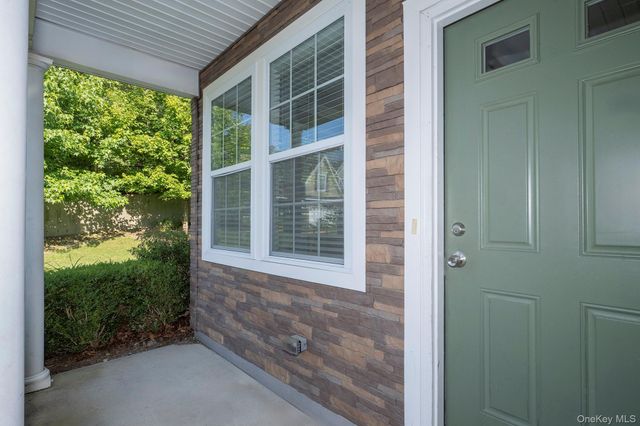 37 Oak Ridge Circle 37, Ridge, NY 11961