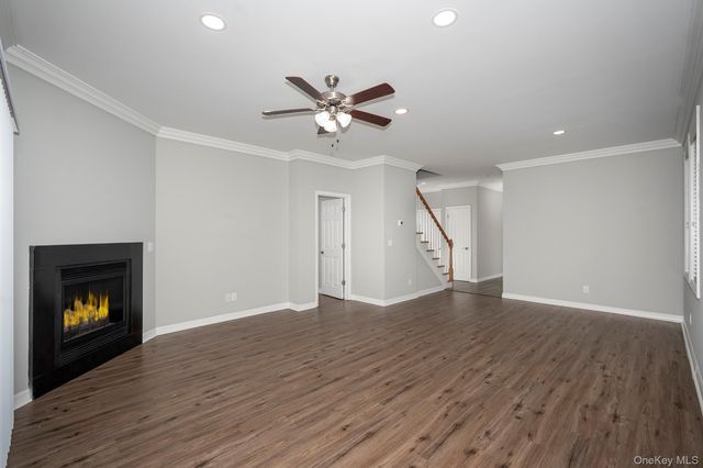 37 Oak Ridge Circle 37, Ridge, NY 11961