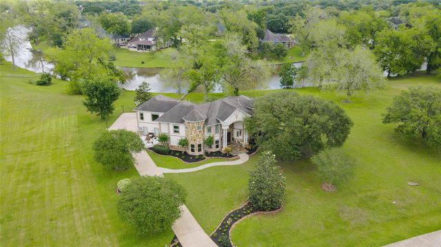 5610 Westerham Street, Weston Lakes, TX 77441