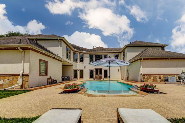 5610 Westerham Street, Weston Lakes, TX 77441