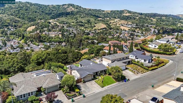 1372 Fascination Cir, Richmond, CA 94803