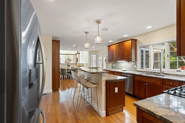 5 Green Meadow Dr, Lynnfield, MA 01940