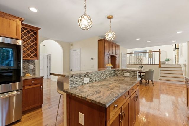 5 Green Meadow Dr, Lynnfield, MA 01940