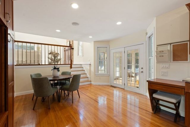 5 Green Meadow Dr, Lynnfield, MA 01940