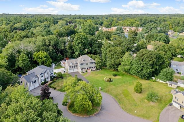 5 Green Meadow Dr, Lynnfield, MA 01940