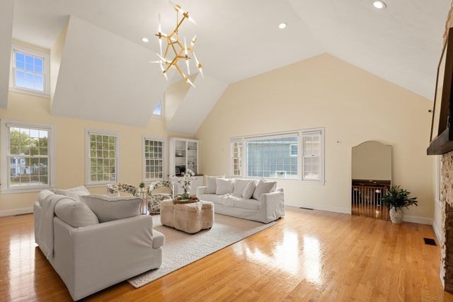5 Green Meadow Dr, Lynnfield, MA 01940