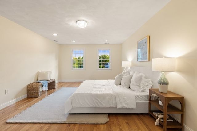 5 Green Meadow Dr, Lynnfield, MA 01940