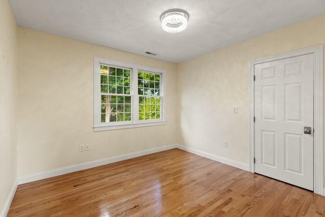 5 Green Meadow Dr, Lynnfield, MA 01940