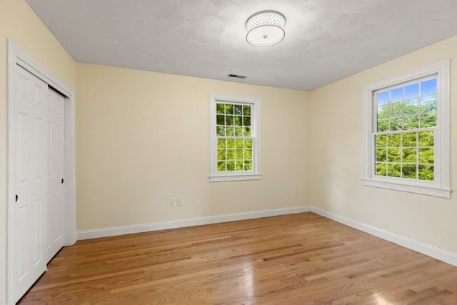 5 Green Meadow Dr, Lynnfield, MA 01940