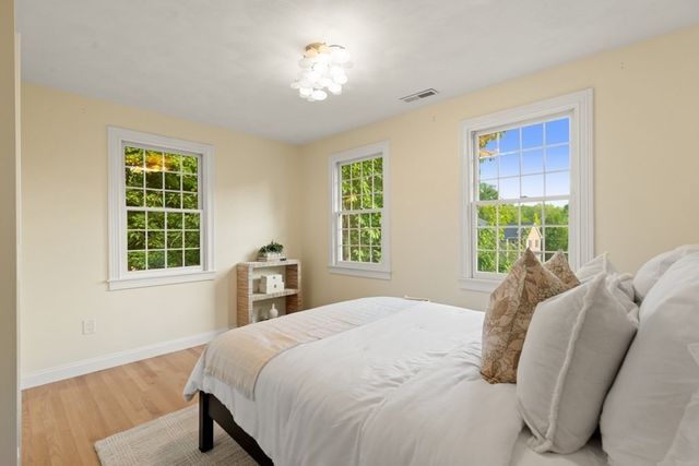 5 Green Meadow Dr, Lynnfield, MA 01940