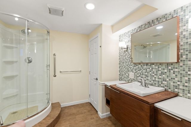 5 Green Meadow Dr, Lynnfield, MA 01940