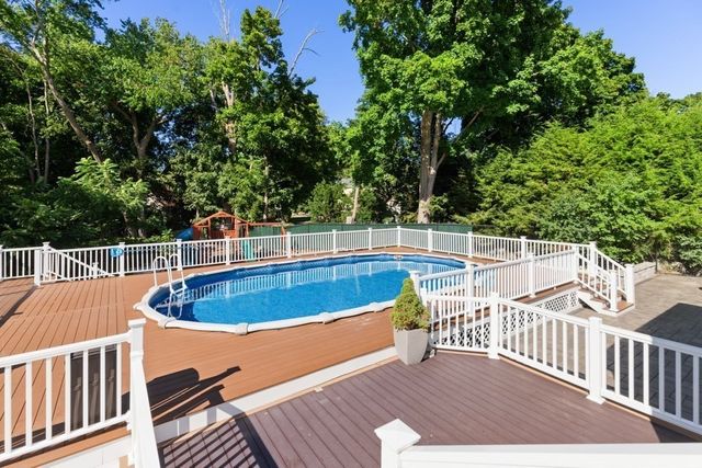 5 Green Meadow Dr, Lynnfield, MA 01940
