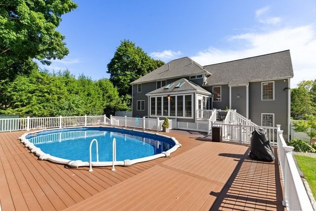 5 Green Meadow Dr, Lynnfield, MA 01940