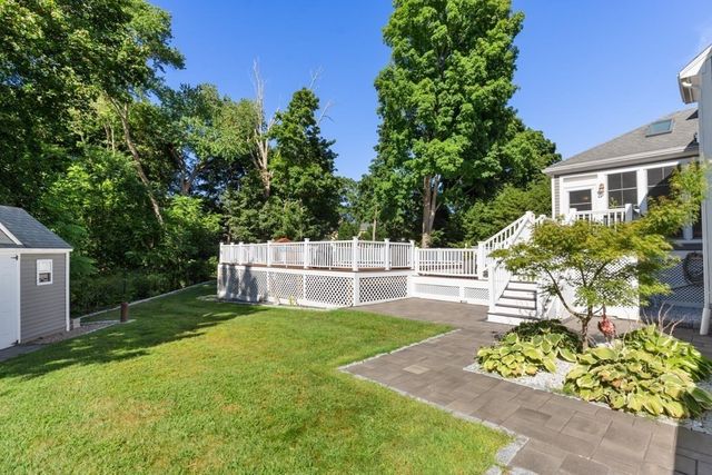 5 Green Meadow Dr, Lynnfield, MA 01940