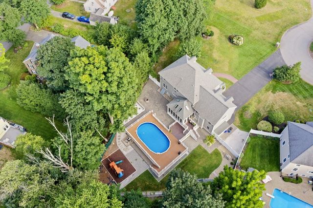 5 Green Meadow Dr, Lynnfield, MA 01940
