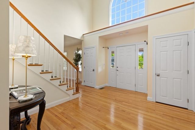 5 Green Meadow Dr, Lynnfield, MA 01940