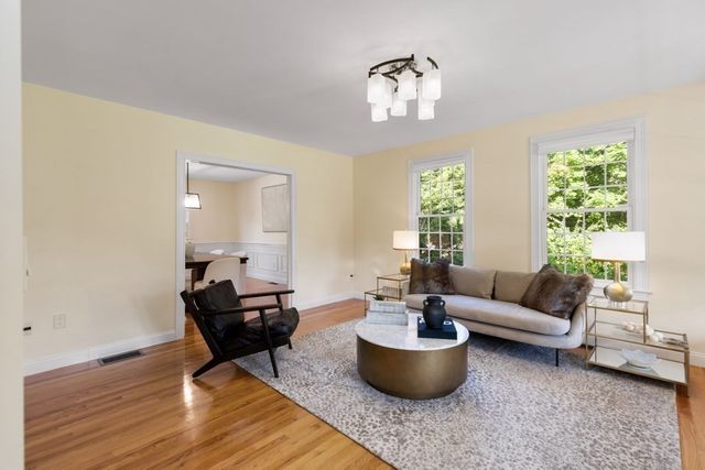 5 Green Meadow Dr, Lynnfield, MA 01940