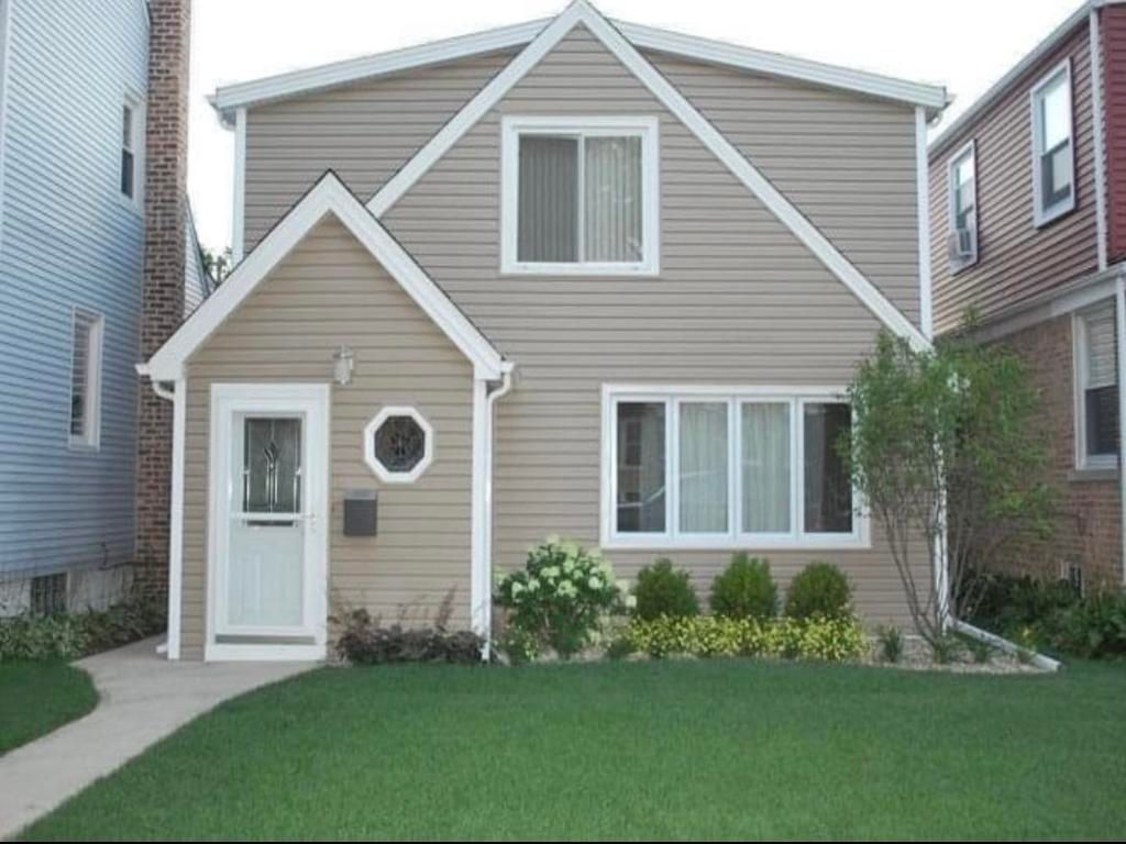 3450 N Ozanam Avenue, Chicago, IL 60634