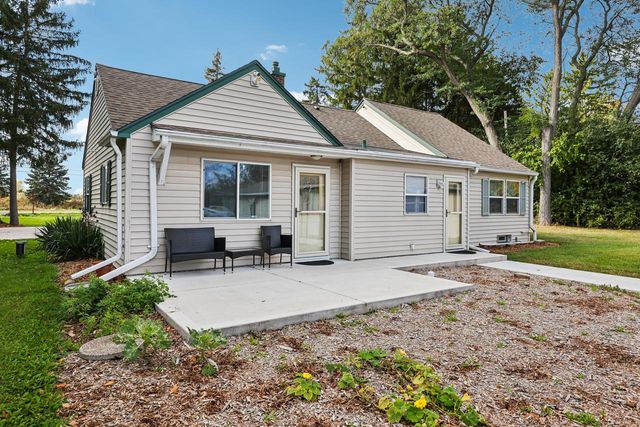 10216 N Baehr ROAD, Mequon, WI 53092