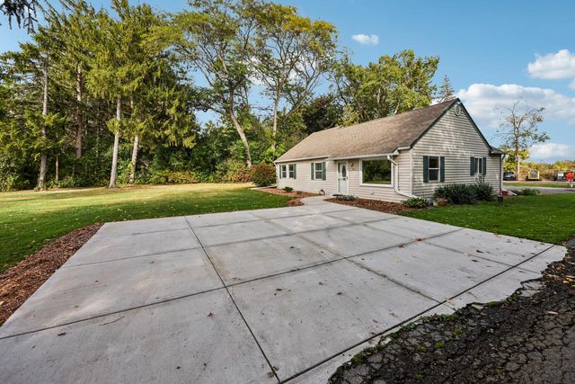 10216 N Baehr ROAD, Mequon, WI 53092