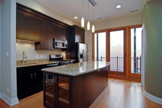 918 W Van Buren Street, Chicago, IL 60607