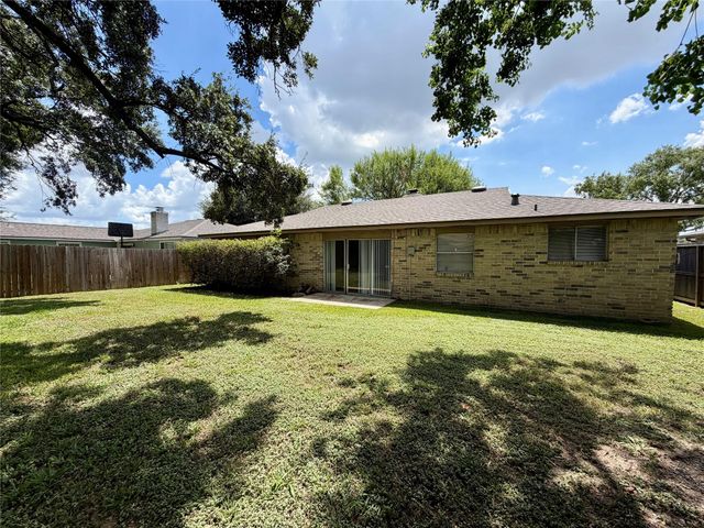 2218 Green Knoll Drive, Houston, TX 77067