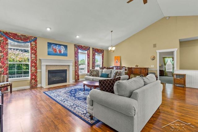 2961 Laurel Park, Saginaw Twp, MI 48603
