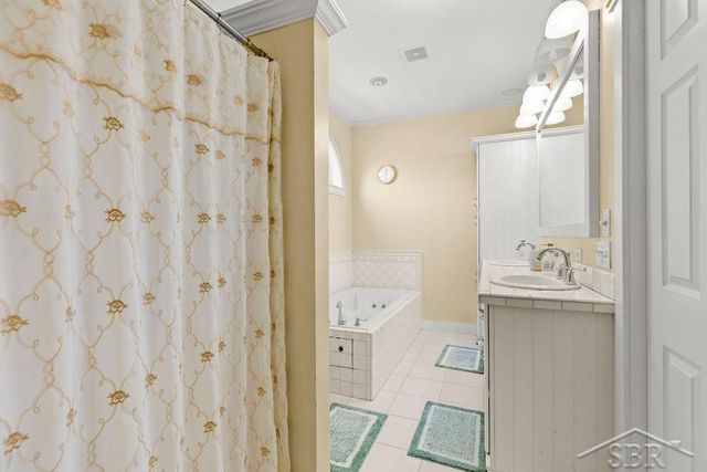2961 Laurel Park, Saginaw Twp, MI 48603