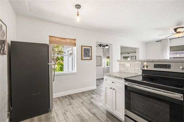 2924 HILLVIEW STREET, Sarasota, FL 34239
