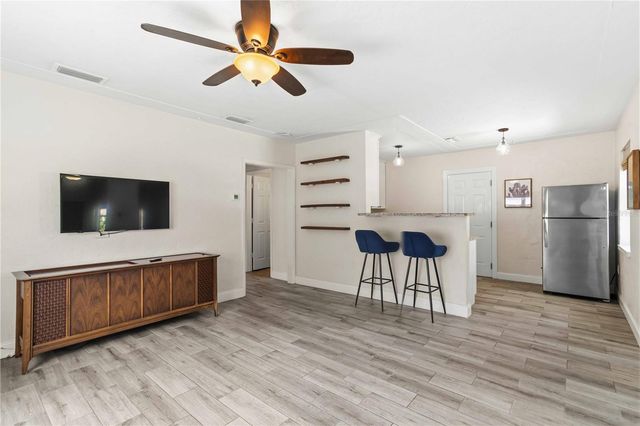 2924 HILLVIEW STREET, Sarasota, FL 34239