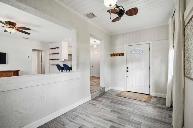 2924 HILLVIEW STREET, Sarasota, FL 34239