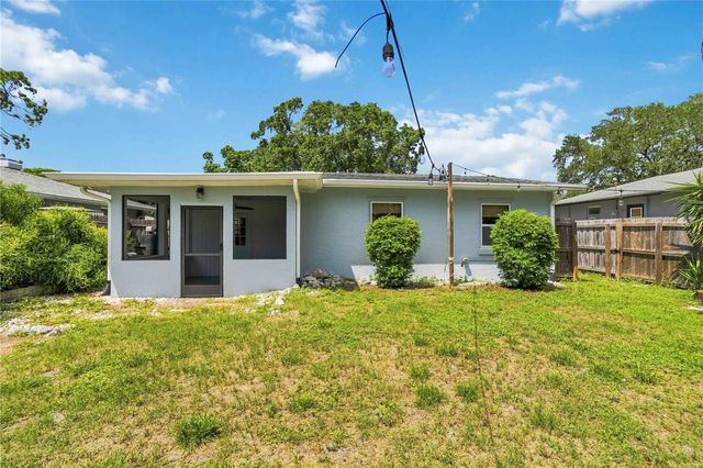 2924 HILLVIEW STREET, Sarasota, FL 34239