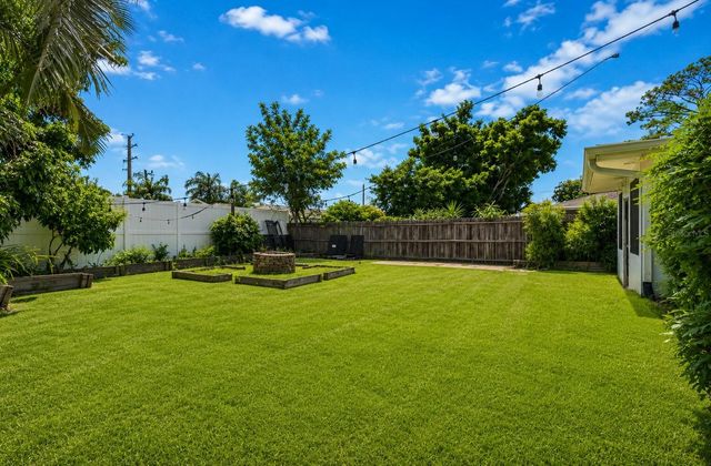 2924 HILLVIEW STREET, Sarasota, FL 34239