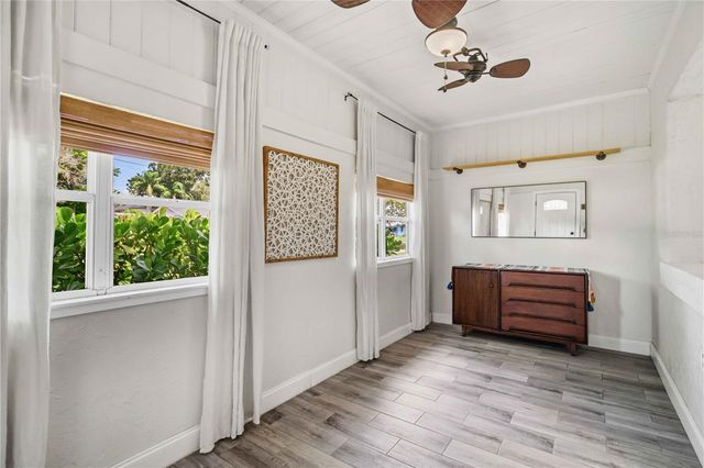 2924 HILLVIEW STREET, Sarasota, FL 34239
