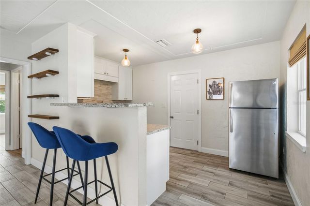2924 HILLVIEW STREET, Sarasota, FL 34239