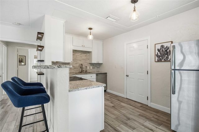 2924 HILLVIEW STREET, Sarasota, FL 34239