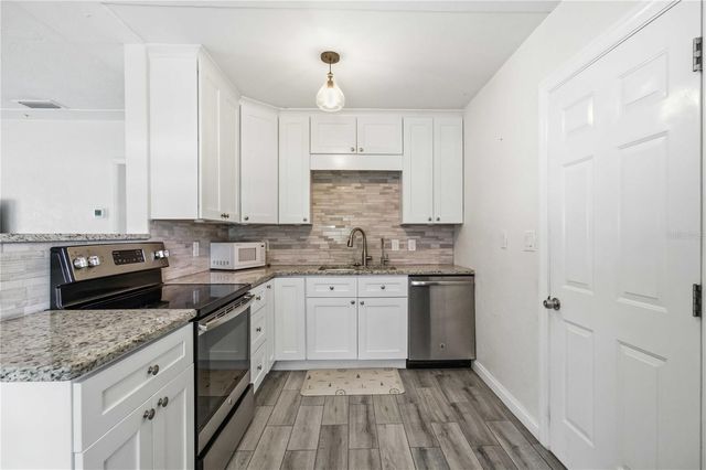 2924 HILLVIEW STREET, Sarasota, FL 34239