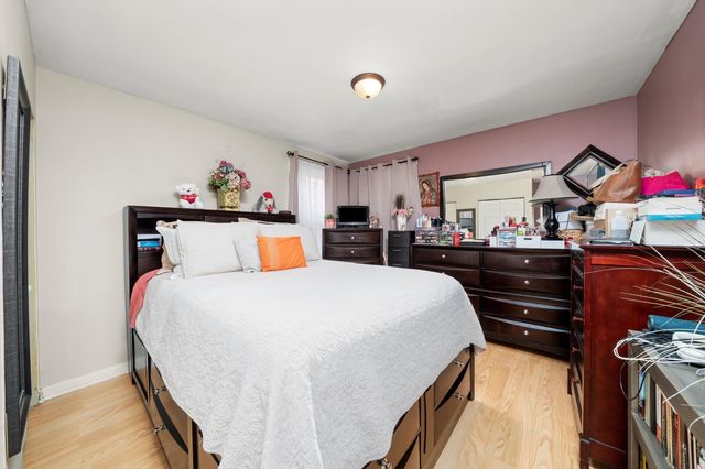 5038 S Laramie Avenue, Chicago, IL 60638