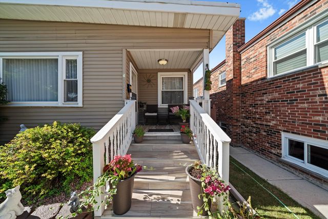 5038 S Laramie Avenue, Chicago, IL 60638