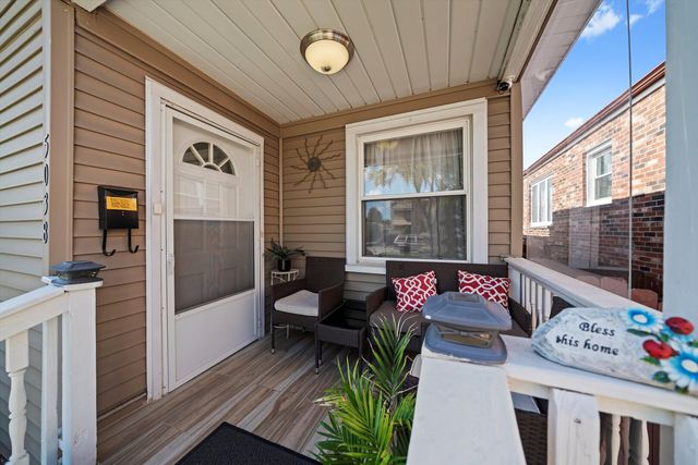 5038 S Laramie Avenue, Chicago, IL 60638