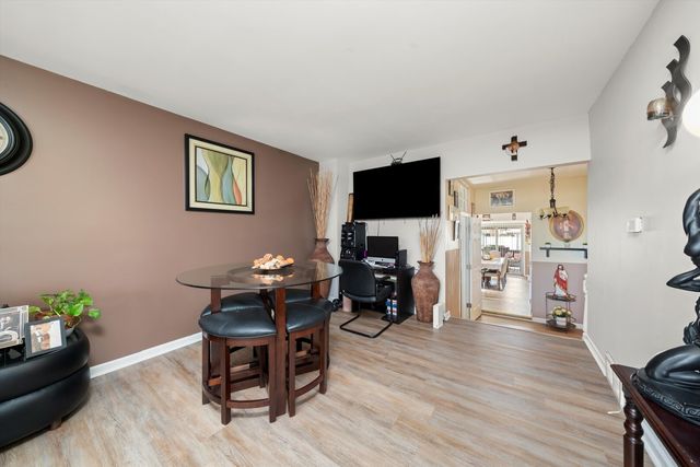 5038 S Laramie Avenue, Chicago, IL 60638
