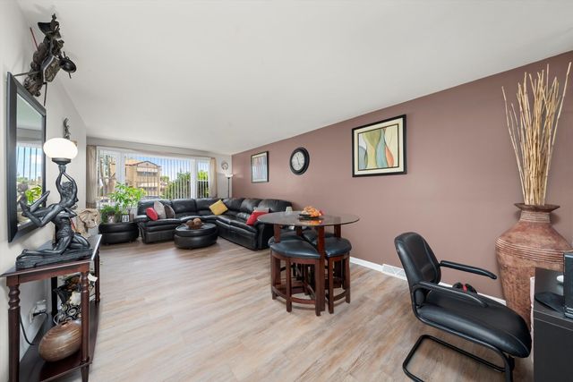 5038 S Laramie Avenue, Chicago, IL 60638