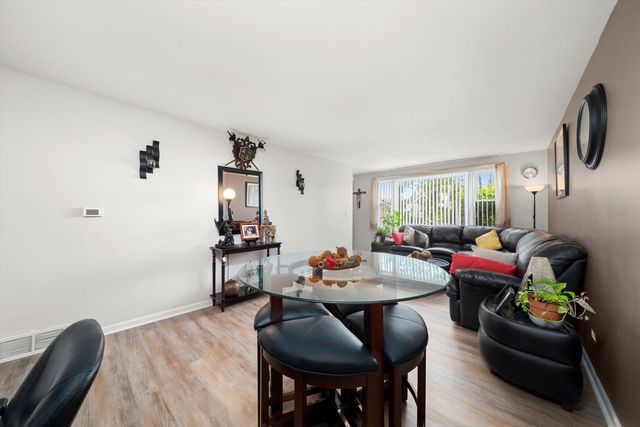 5038 S Laramie Avenue, Chicago, IL 60638